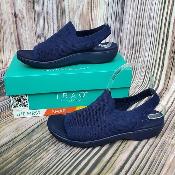 Traq by Alegria Navy Blue Pull On Walking Comfort Sandals Size 8-8.5 - Picture 1 of 10